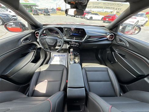 Used 2024 Chevrolet Trax RS w/ Sunroof Package image 21