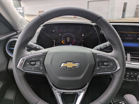 New 2026 Chevrolet Trax LT w/ Sunroof Package FWD image 20