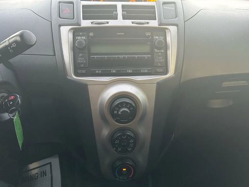 Used 2010 Toyota Yaris 4-Door Hatchback image 20