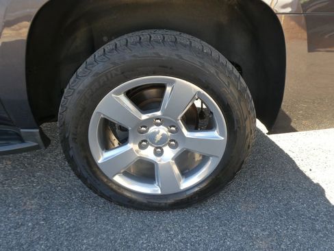 Used 2018 Chevrolet Suburban LT image 38