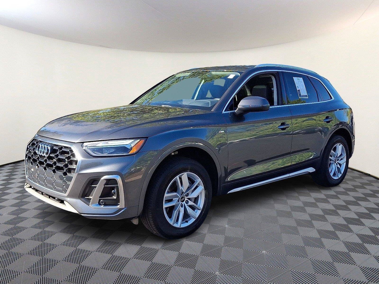 Used 2023 Audi Q5 2.0T Premium w/ Convenience Package AWD/4WD image 3