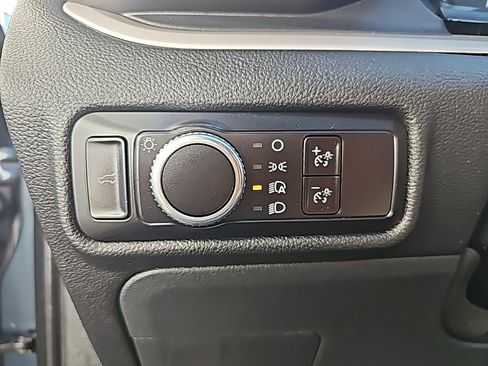 Used 2023 Ford Explorer XLT image 23