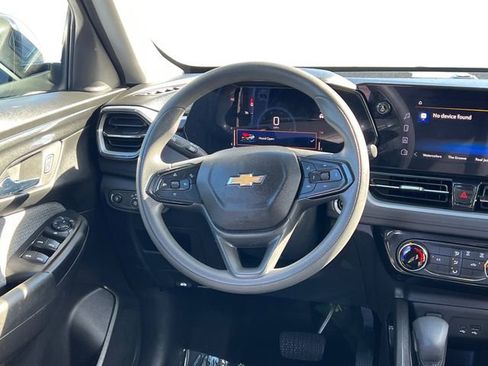 Used 2025 Chevrolet TrailBlazer LT FWD image 15