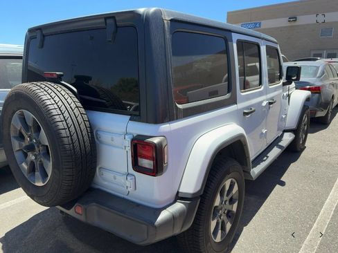 Used 2018 Jeep Wrangler Unlimited Sahara AWD/4WD image 4