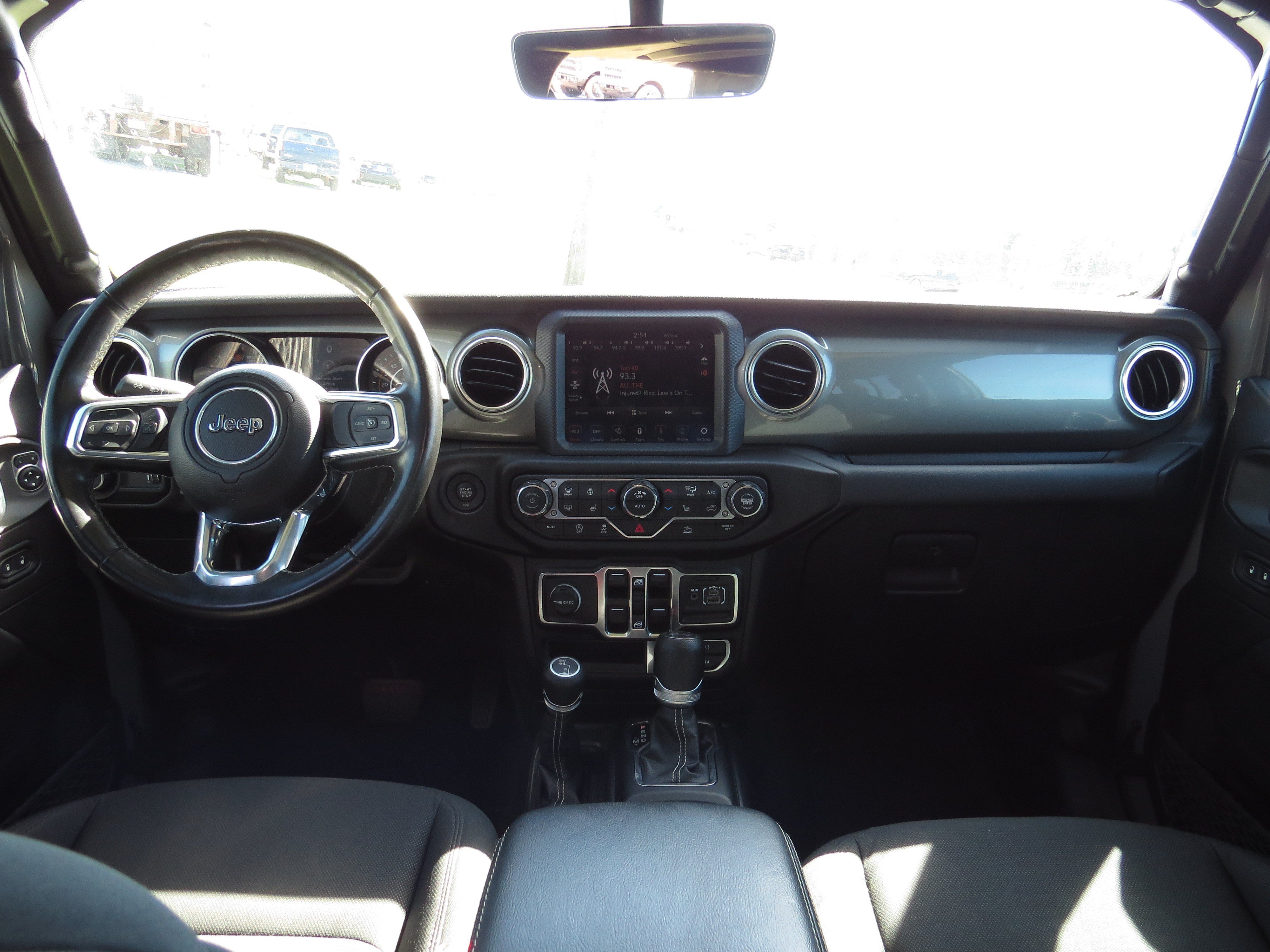 Used 2023 Jeep Wrangler Unlimited Sahara w/ Dual Top Group AWD/4WD image 13