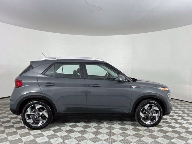 Used 2026 Hyundai Venue SEL FWD image 2
