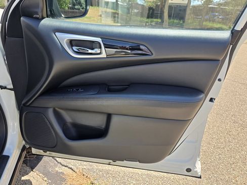 Used 2020 Nissan Pathfinder SV AWD/4WD image 22