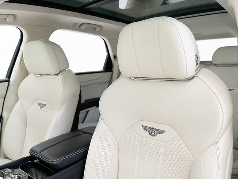 Used 2024 Bentley Bentayga V8 image 15