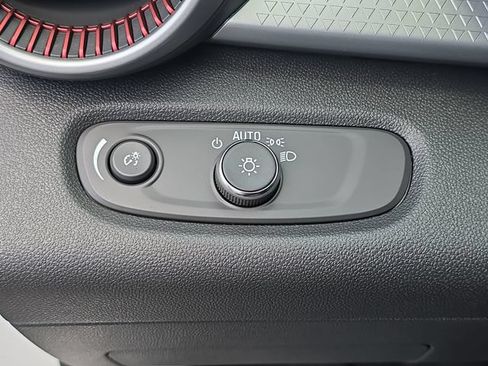 New 2026 Chevrolet Trax RS w/ Sunroof Package FWD image 25