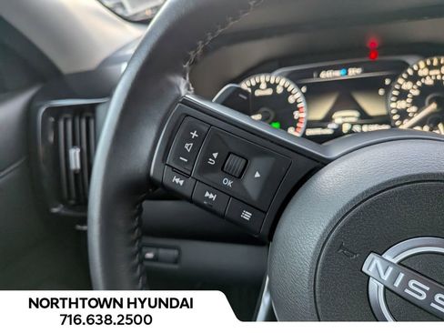 Used 2025 Nissan Pathfinder SV image 28