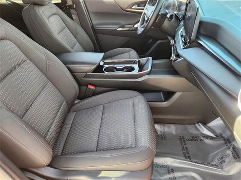 Used 2025 Chevrolet Equinox LT w/ Safety and Technology Package image 14