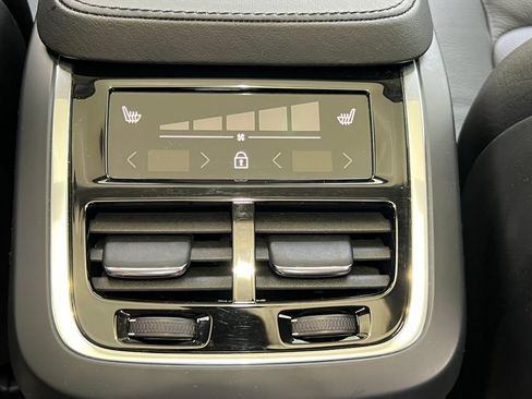 Used 2025 Volvo XC90 T8 Plus w/ Protection Package Premier AWD/4WD image 39