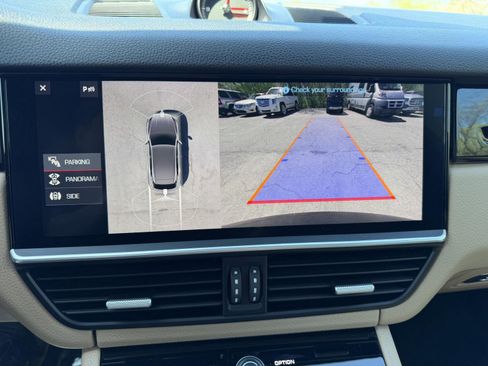 Used 2019 Porsche Cayenne AWD/4WD image 18