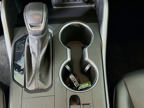 Used 2021 Toyota Highlander XLE image 25