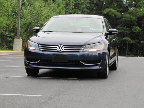 Used 2015 Volkswagen Passat 1.8T Wolfsburg Edition w/ Technology Package FWD image 8