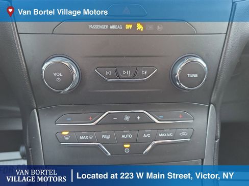 Used 2020 Ford Edge SE image 20