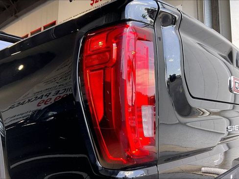 Used 2025 GMC Sierra 1500 SLT RWD image 17