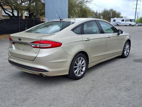 Used 2017 Ford Fusion SE FWD image 7