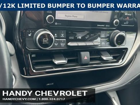 Used 2021 Toyota Highlander XLE AWD/4WD image 24