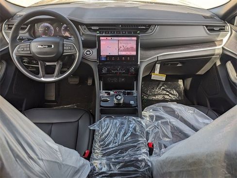 New 2025 Jeep Grand Cherokee Limited image 14