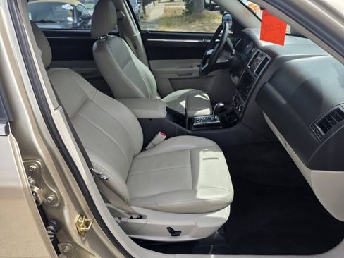 Used 2006 Chrysler 300 Touring RWD image 8