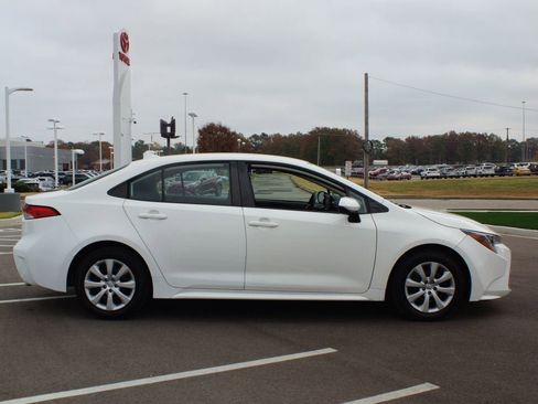 Used 2022 Toyota Corolla LE image 18