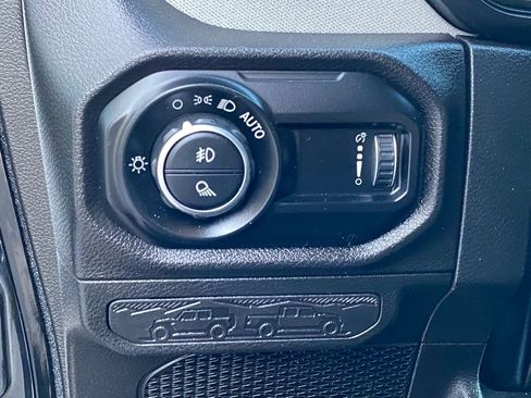 Used 2024 Jeep Gladiator Sport AWD/4WD image 10