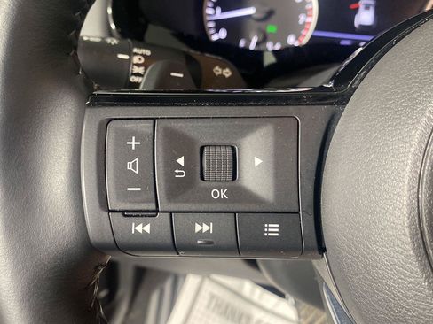 Used 2023 Nissan Pathfinder SL AWD/4WD image 12