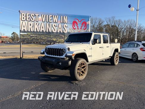 Used 2025 Jeep Gladiator Sport image 1