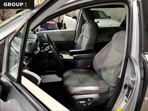Certified 2021 Toyota Sienna LE image 7