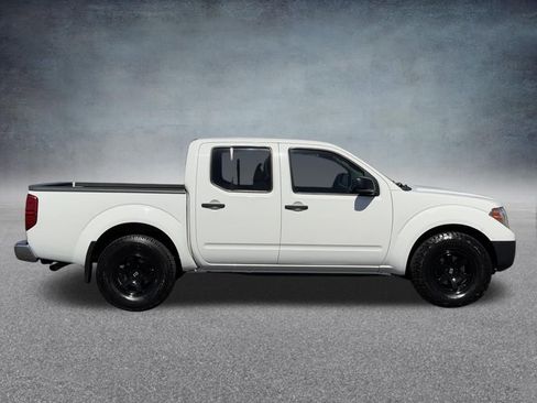 Used 2019 Nissan Frontier SV AWD/4WD image 2