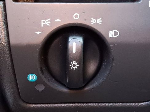 Used 2005 Chrysler Crossfire Limited image 27