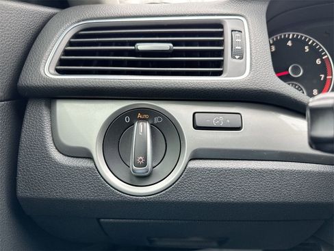 Used 2014 Volkswagen Passat 1.8T Wolfsburg Edition image 16