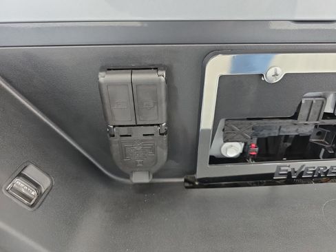 Used 2025 GMC Sierra 1500 AT4 w/ AT4 Premium Package image 19