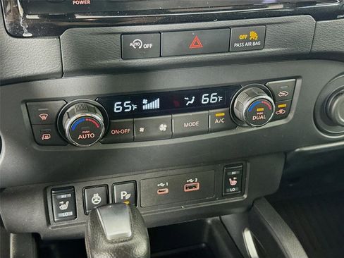 Used 2024 Nissan Frontier SV w/ SV Convenience Package RWD image 16