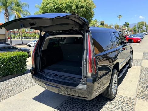 Used 2018 Cadillac Escalade ESV Luxury image 14