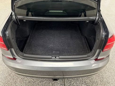 Used 2016 Volkswagen Passat 1.8T SEL Premium image 25