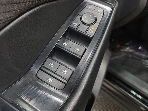 Used 2023 Nissan Rogue S image 26