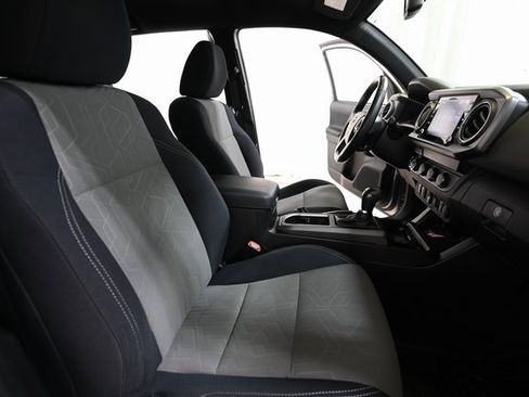 Used 2020 Toyota Tacoma TRD Off-Road image 24