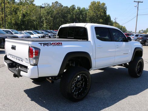 Used 2020 Toyota Tacoma TRD Off-Road w/ TRD Premium Off Road Package AWD/4WD image 8