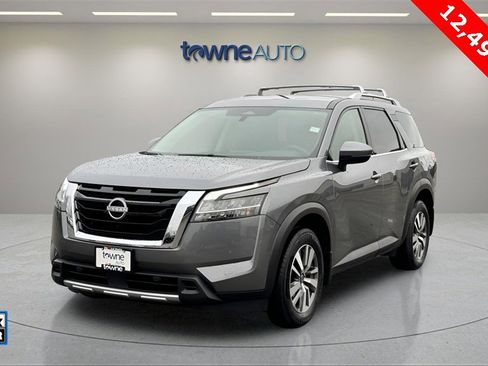 Used 2024 Nissan Pathfinder SL image 1