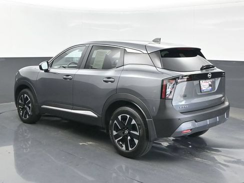 Used 2025 Nissan Kicks SV AWD/4WD image 3