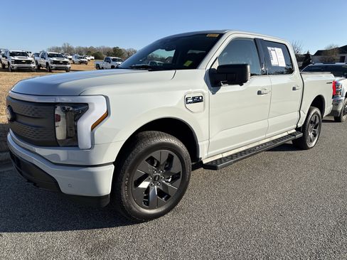 Used 2024 Ford F150 Lightning Flash image 5