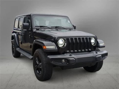 Used 2019 Jeep Wrangler Unlimited Sahara image 2