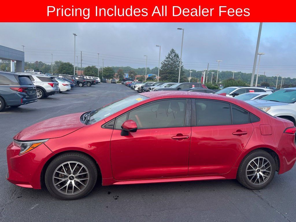 Used 2021 Toyota Corolla LE FWD image 2