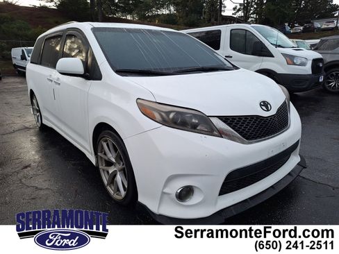 Used 2017 Toyota Sienna SE Premium image 1