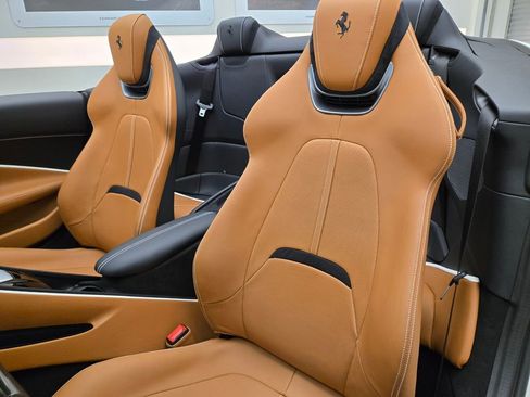 Used 2026 Ferrari Roma Spider RWD image 33
