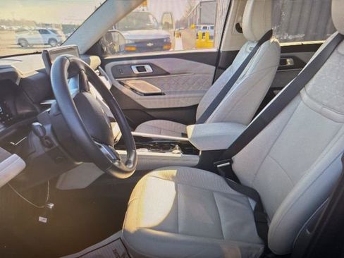 Used 2025 Ford Explorer Platinum w/ LUX Leather Package image 5