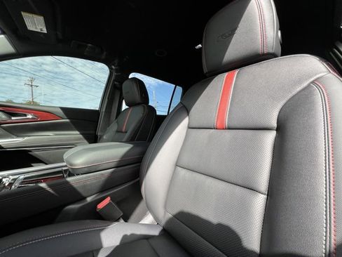 Used 2026 Chevrolet Traverse RS image 16