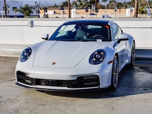Used 2025 Porsche 911 Carrera RWD image 4